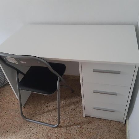 Room In Guest Room - Peaceful Accommodation In Madrid Near Atocha מראה חיצוני תמונה