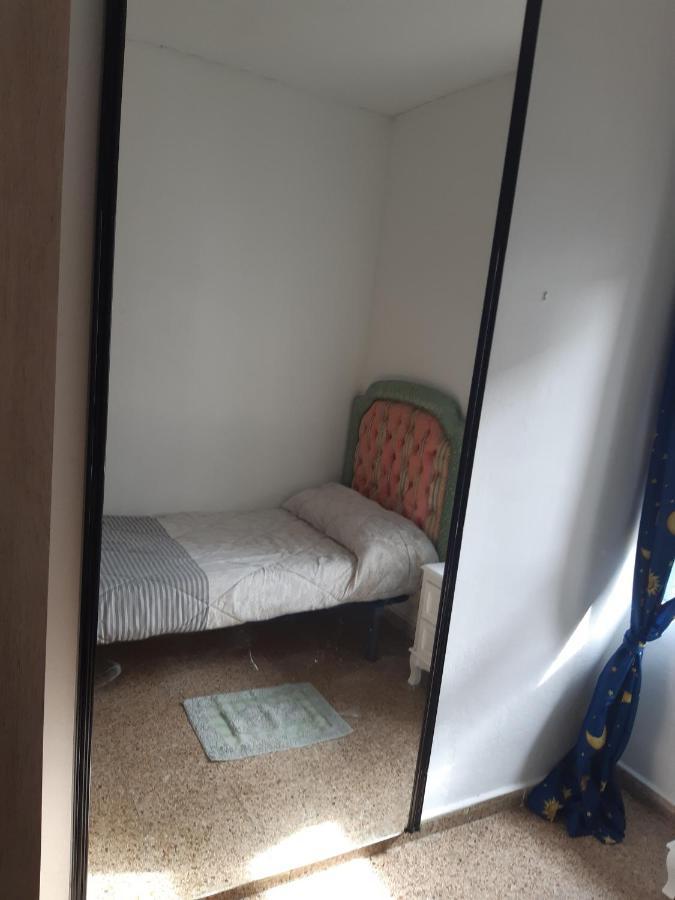 Room In Guest Room - Peaceful Accommodation In Madrid Near Atocha מראה חיצוני תמונה