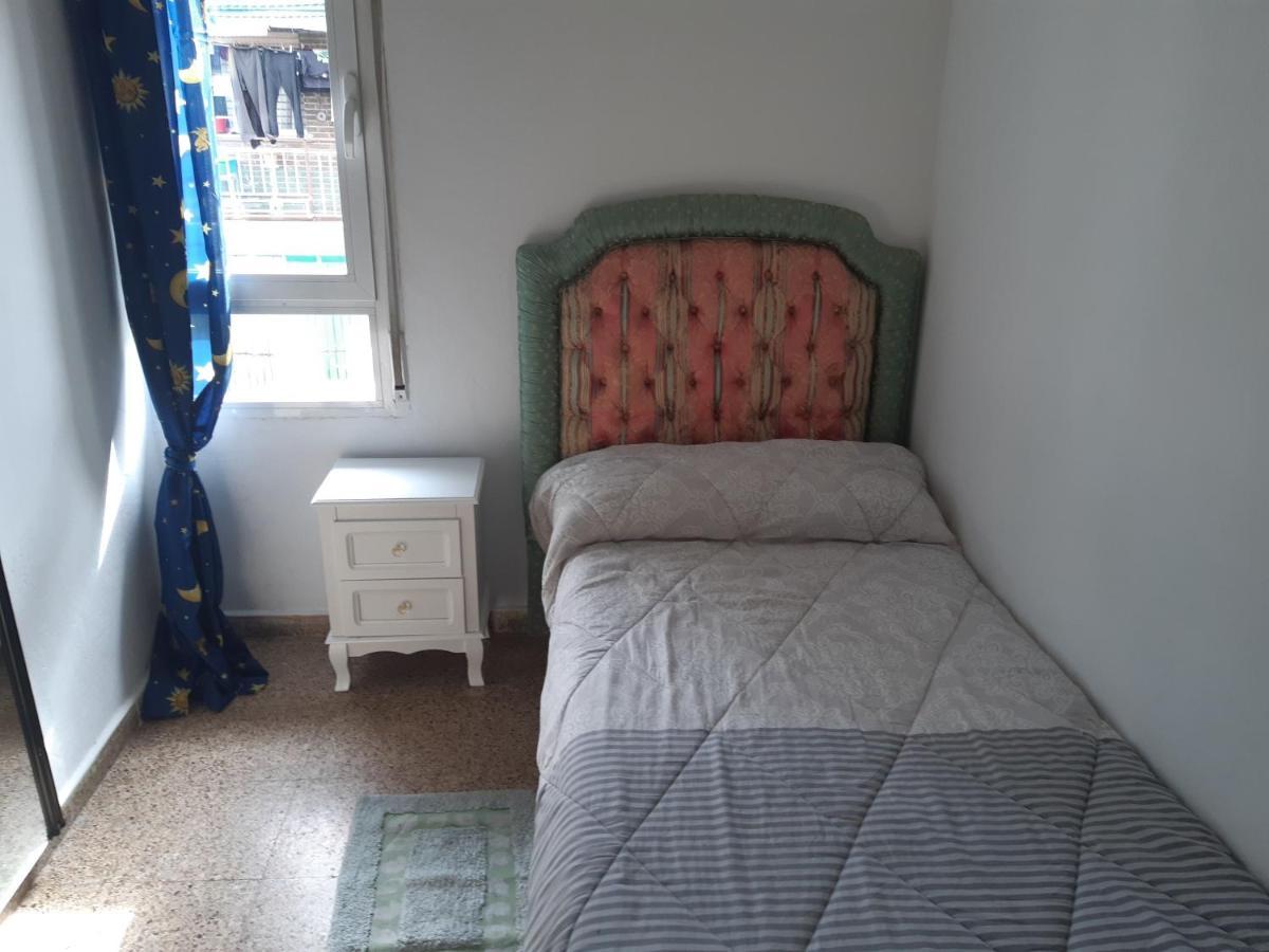 Room In Guest Room - Peaceful Accommodation In Madrid Near Atocha מראה חיצוני תמונה