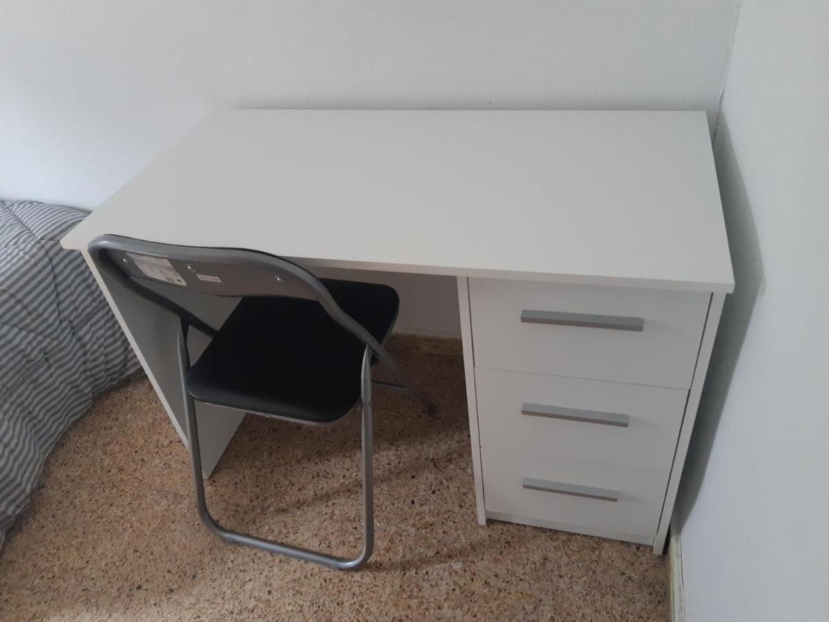Room In Guest Room - Peaceful Accommodation In Madrid Near Atocha מראה חיצוני תמונה
